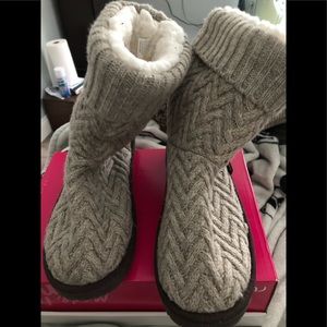 Knit Muk Luks Size 11 EUC